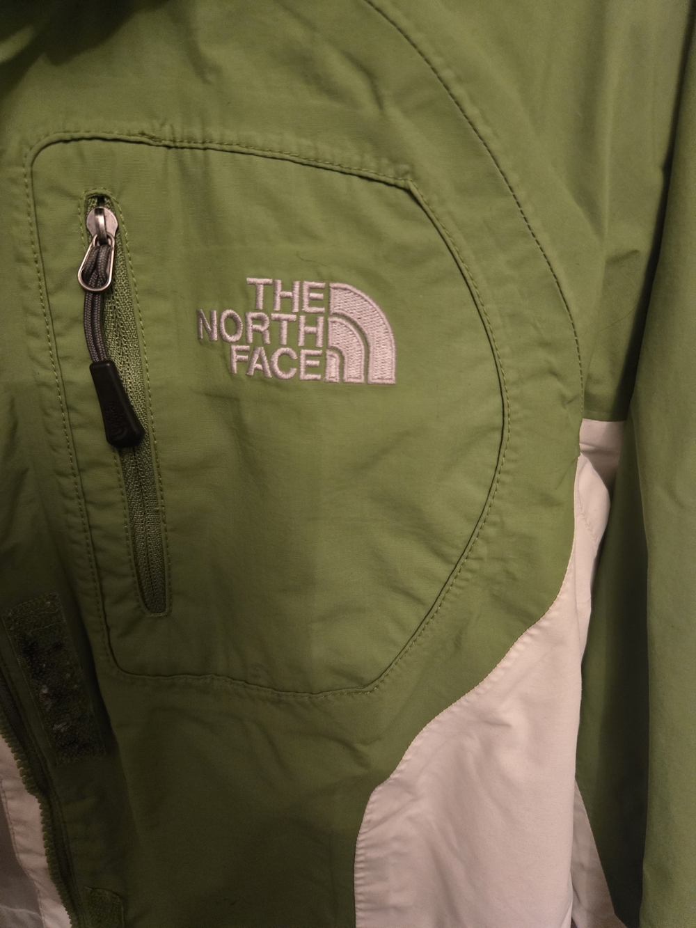 The North Face Women’s Green & White Waterproof Jacket - Picture 7 of 8